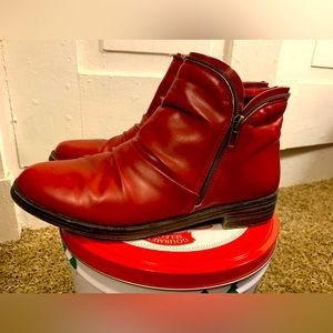Women’s Size 9 Booties